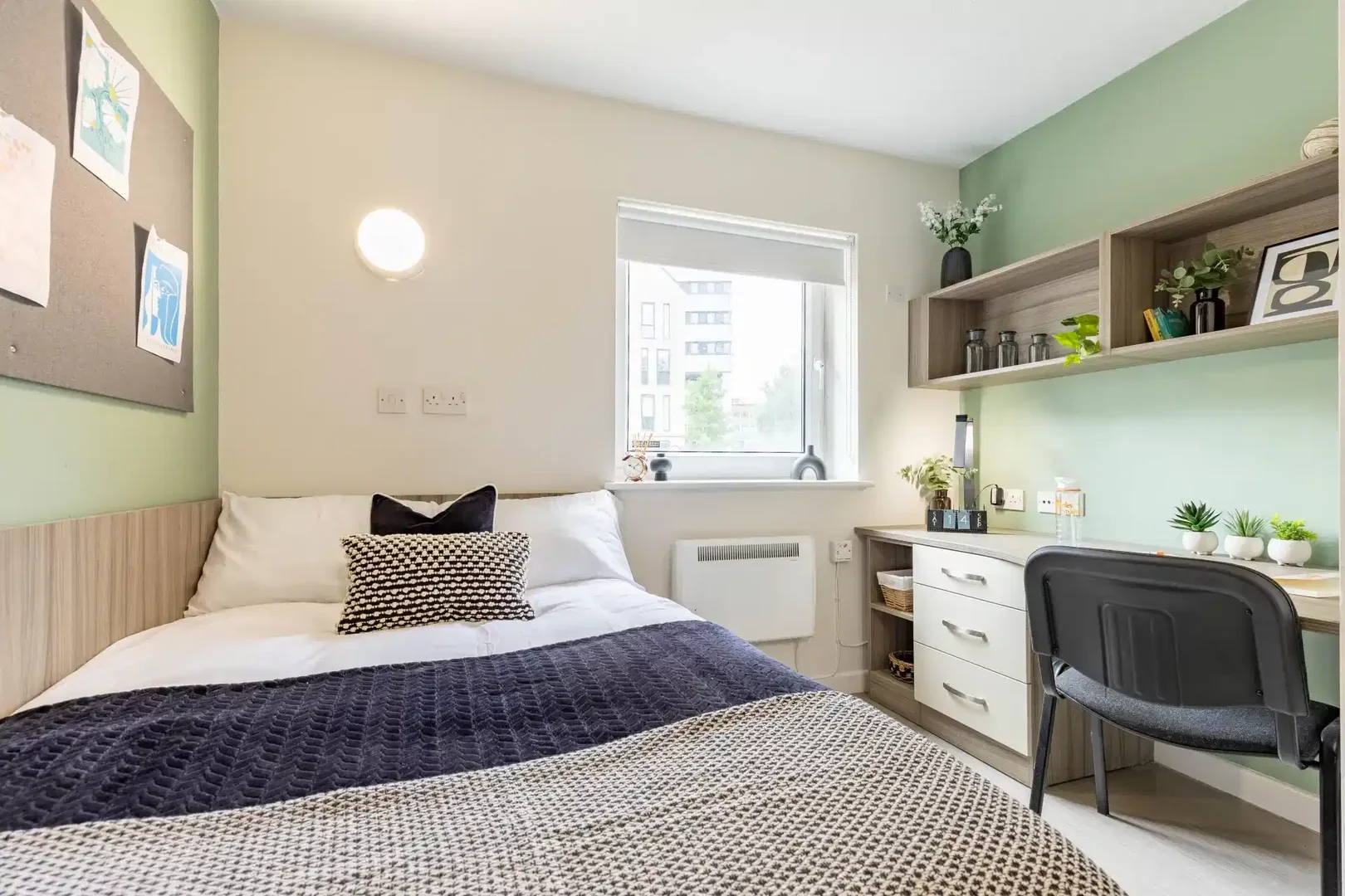 Economical student room with convenient location in