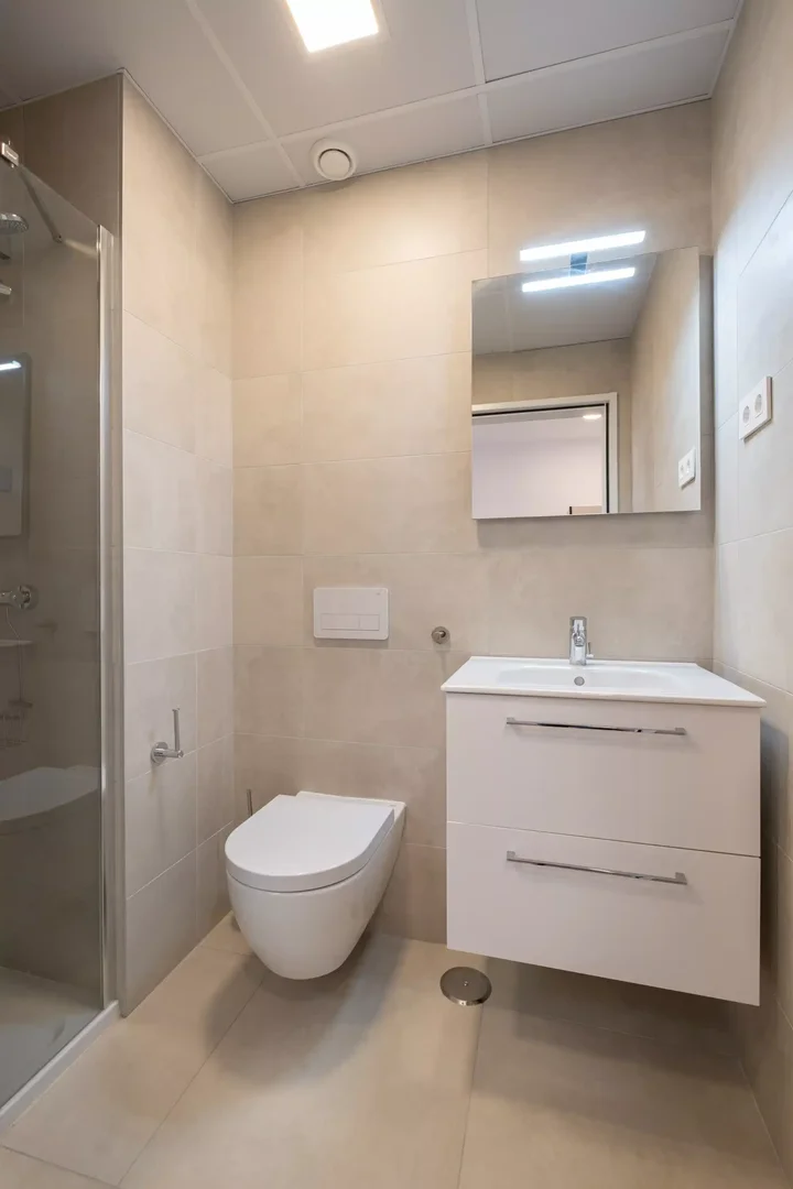 Habitación estudiantil amplia y cómoda en 