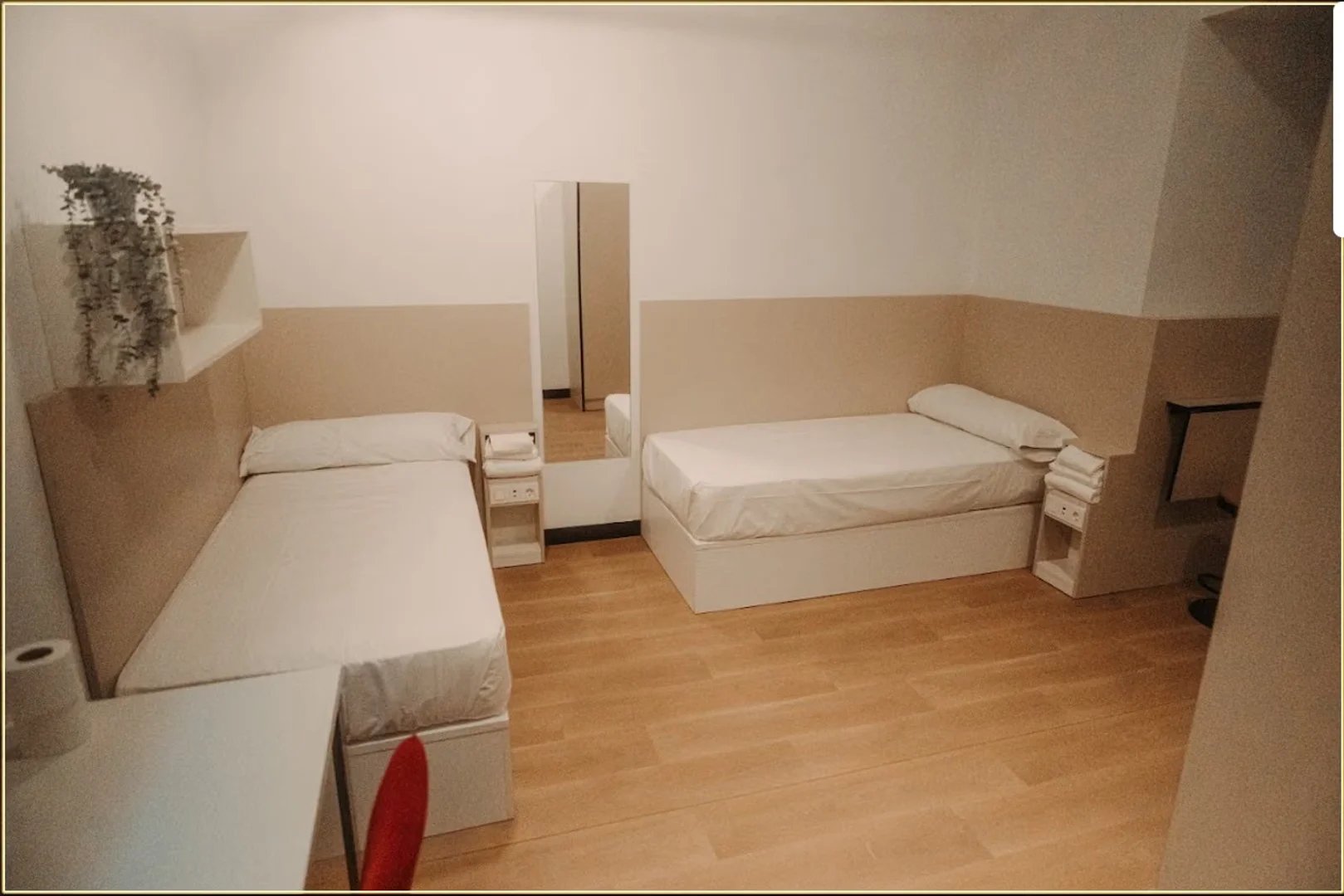Habitación estudiantil económica cerca del campus en 