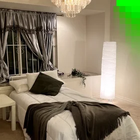Zimmer mit Doppelbett zu vermieten {area}