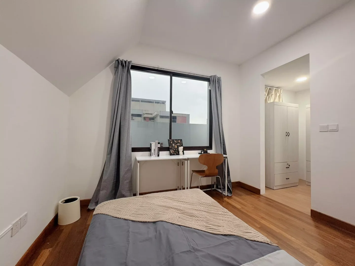 Chambre conviviale pour les étudiants dans  avec des équipements modernes