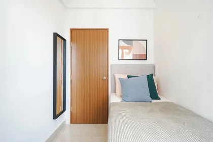 Bright private room in {area}