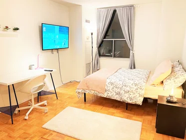 {area} içinde aydınlık özel oda
