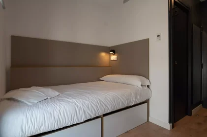 Chambre privée à Bulevar Louis Pasteur, image 1 de 10