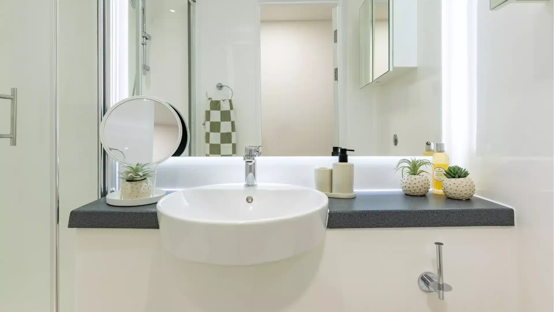 Chambre confortable pour étudiants disponible dans 