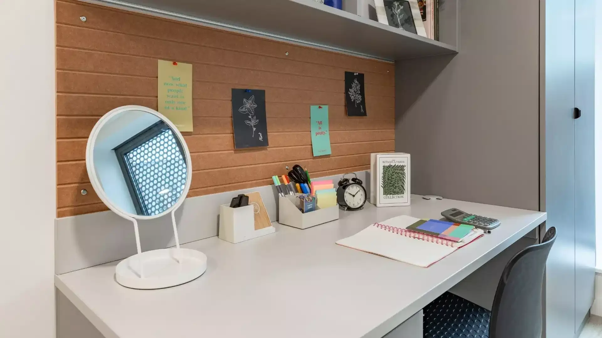 Habitación para estudiantes en con área de estudio y facilidades compartidas