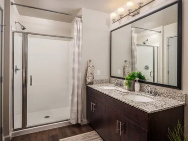Chambre privée à South Forest Avenue, image 7 de 21