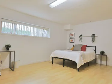 Habitación privada en East 55th Avenue, imagen 1 de 10