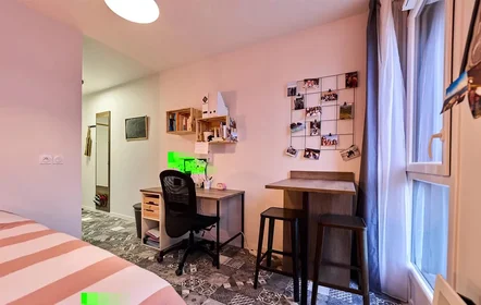 Studio at Quai François Mitterrand, image 4 of 27