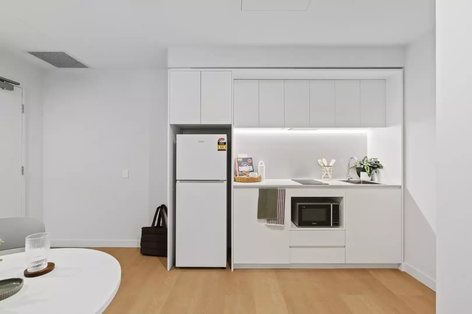 'de öğrenci dairesinde, tamamen mobilyalı kiralık oda
