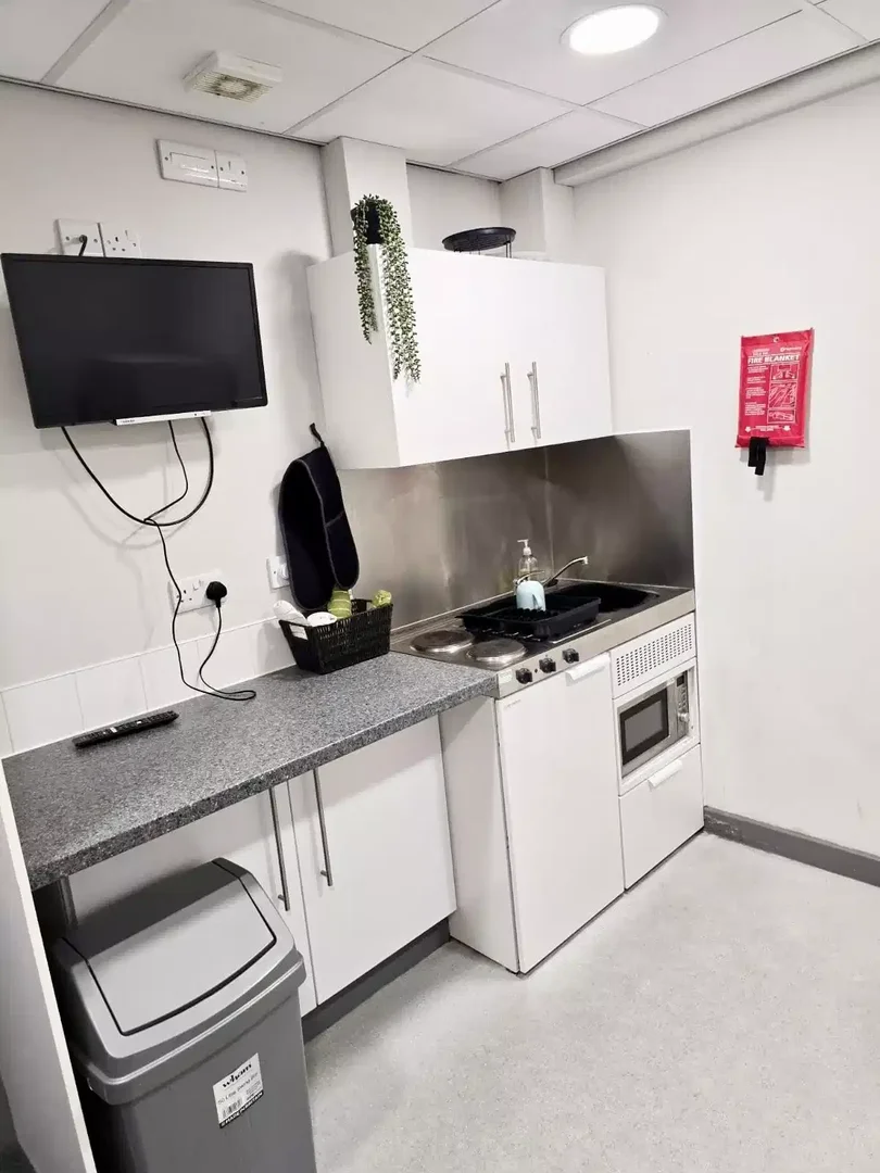 Chambre abordable pour les étudiants avec un bon éclairage dans 