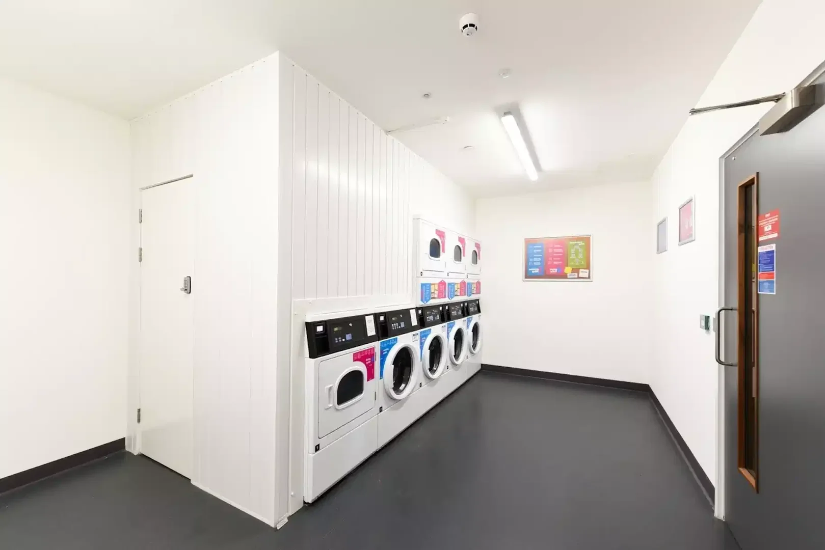 Habitación para estudiantes en  con área de estudio y facilidades compartidas