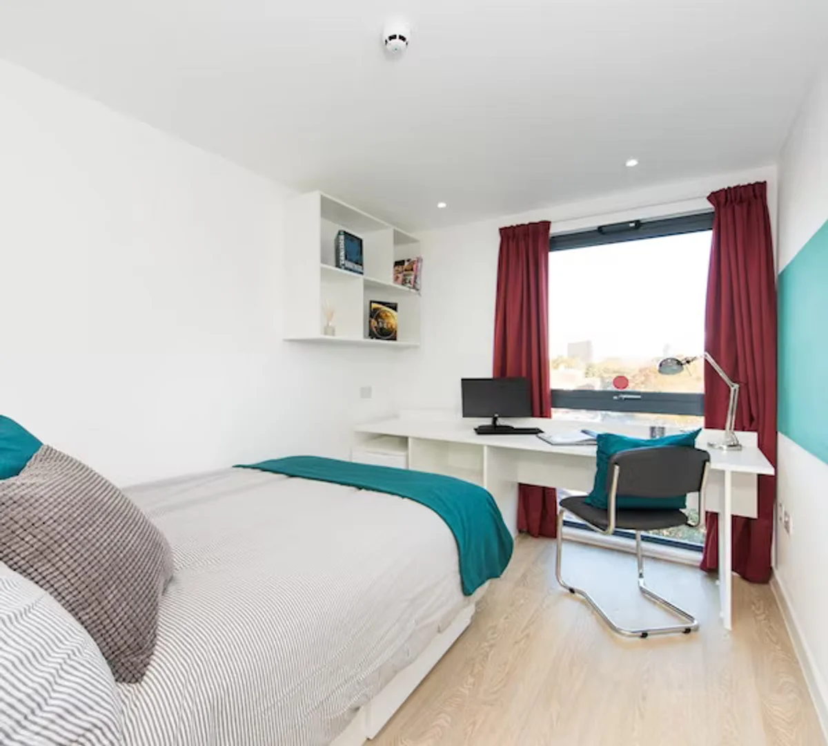 Chambre confortable pour étudiants disponible dans 