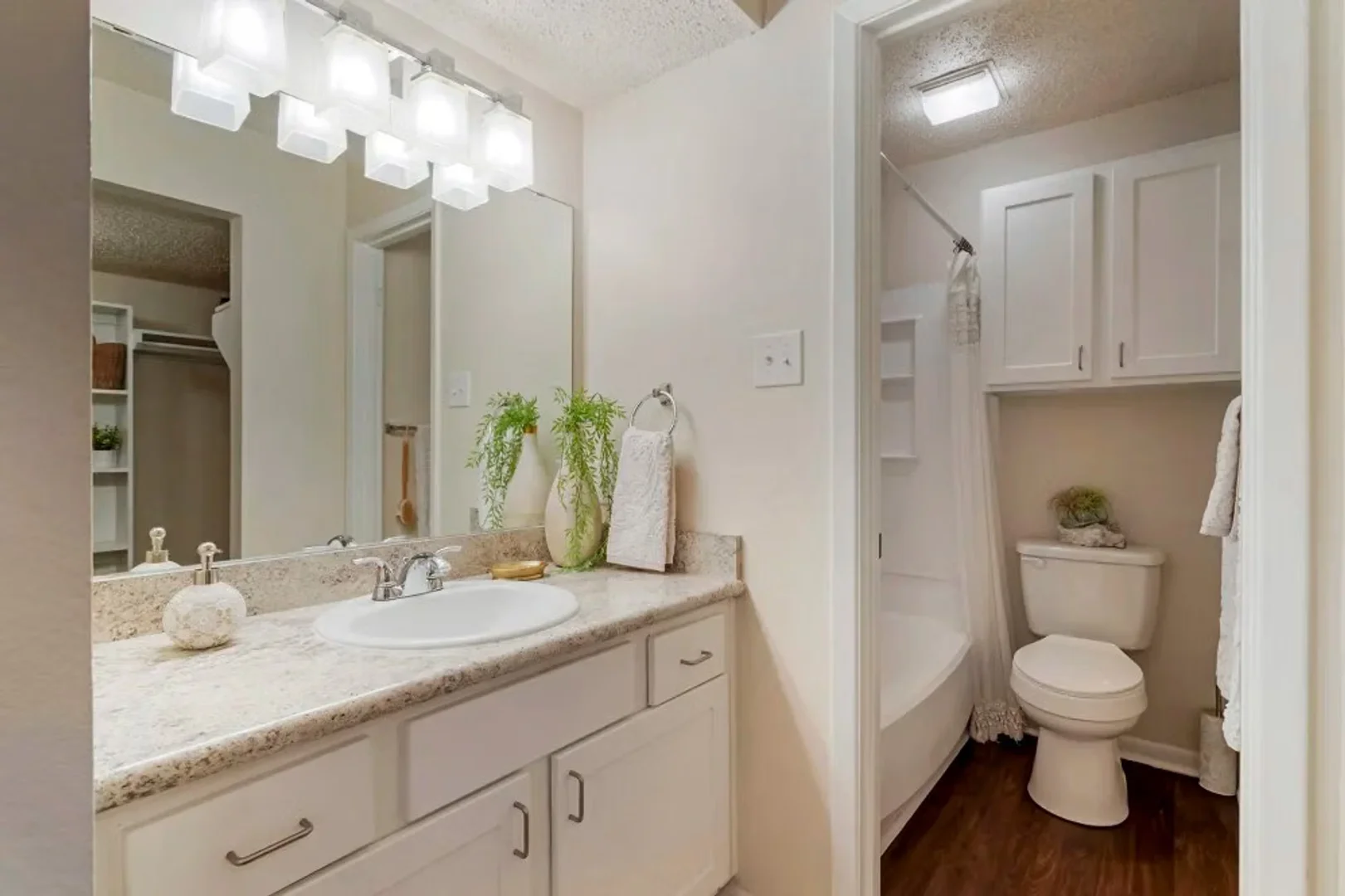 Budget-friendly student room close to campus in 