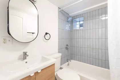 Stanza privata in North Mozart Street, immagine 12 di 49