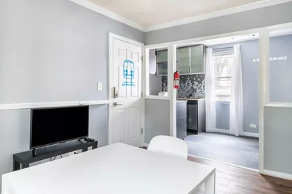 Stanza privata in North Mozart Street, immagine 22 di 49