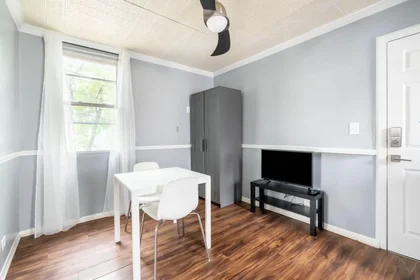 Habitación privada en North Mozart Street, imagen 23 de 49
