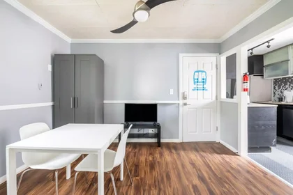Habitación privada en North Mozart Street, imagen 24 de 49