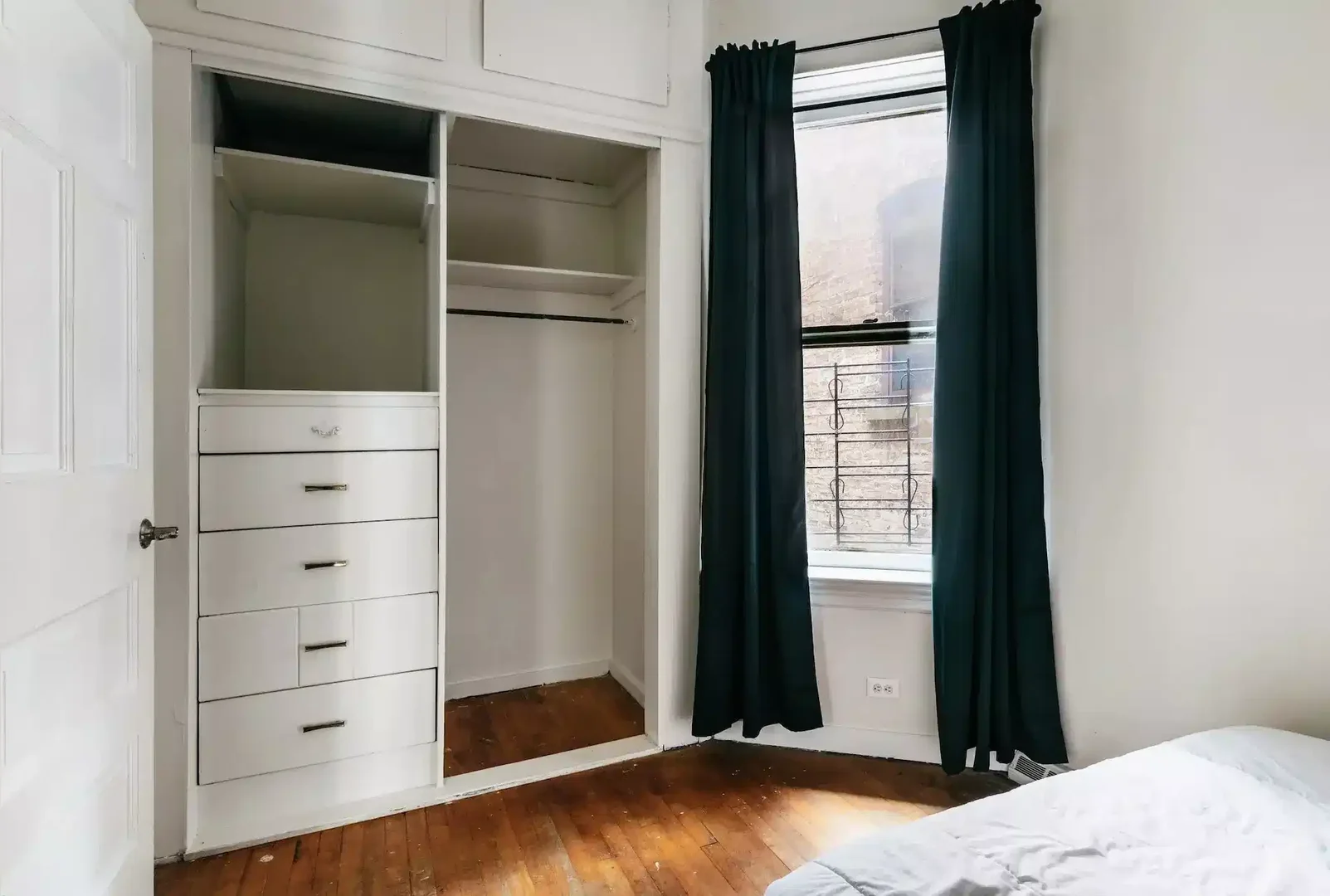 Habitación estudiantil amplia y cómoda en 