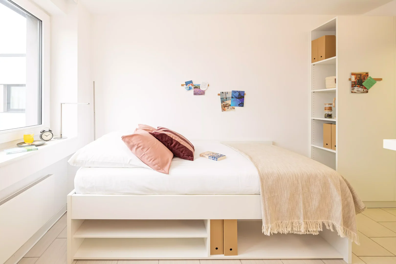 Studio d'étudiant minimaliste dans  avec agencement efficace