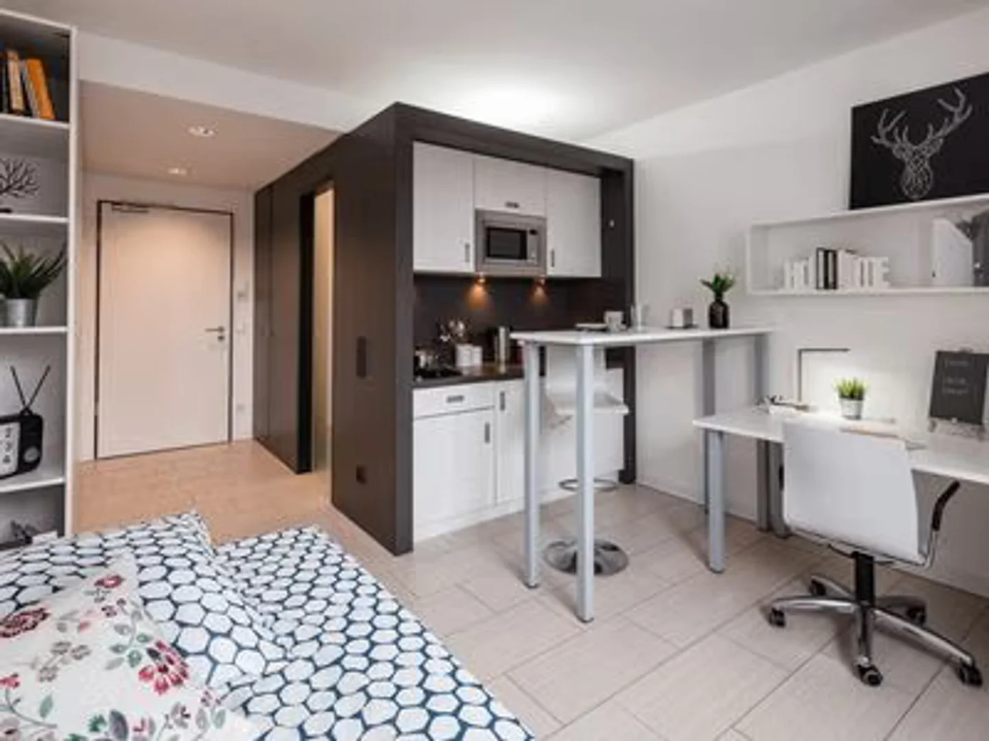 Convenient studio apartment for student living in 