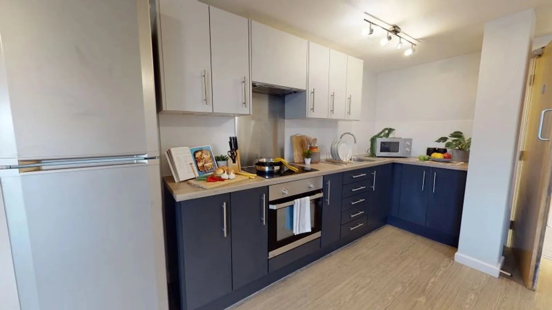 Habitación para estudiantes en  con área de estudio y facilidades compartidas