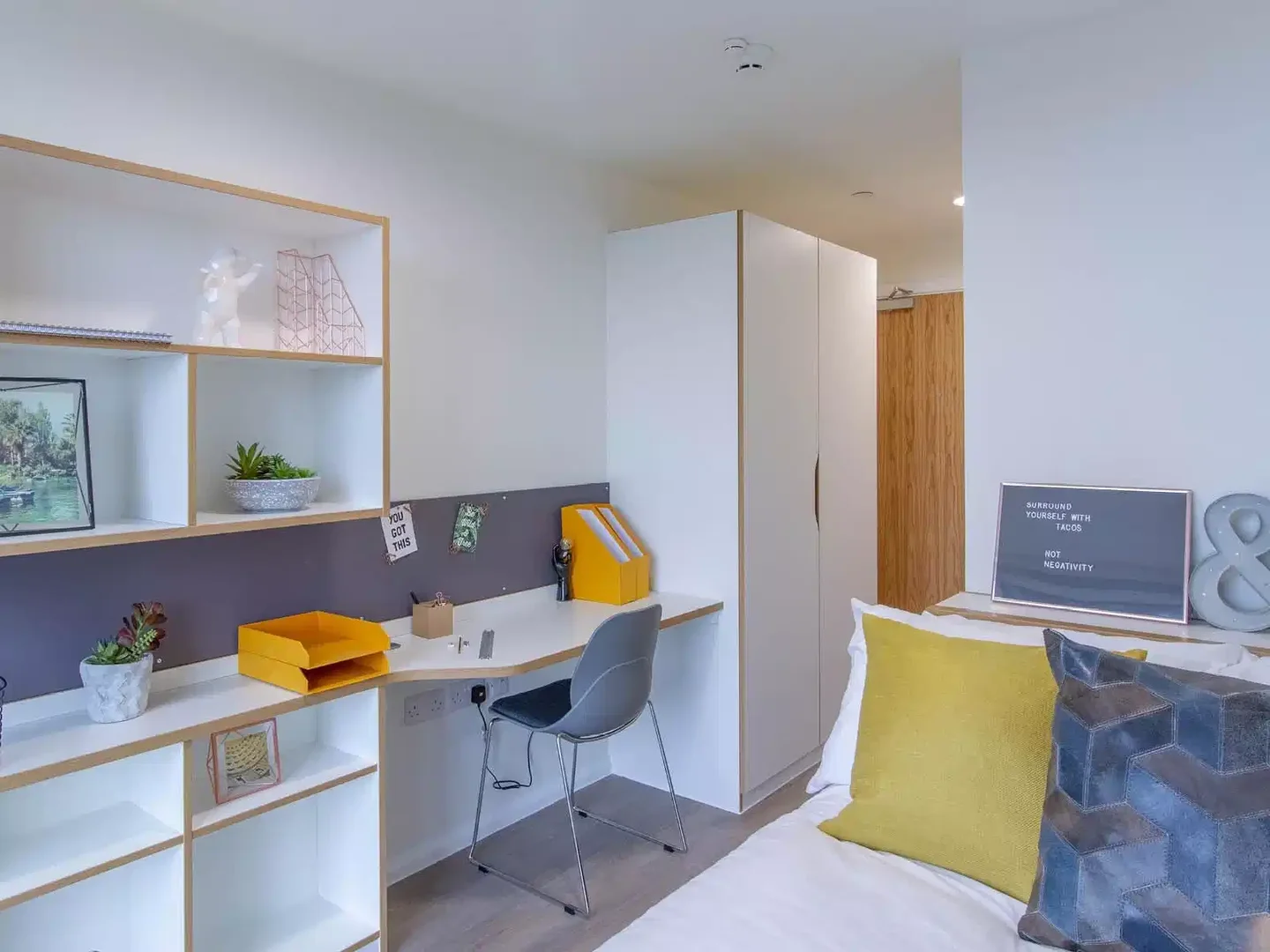 Cozy room for students available in