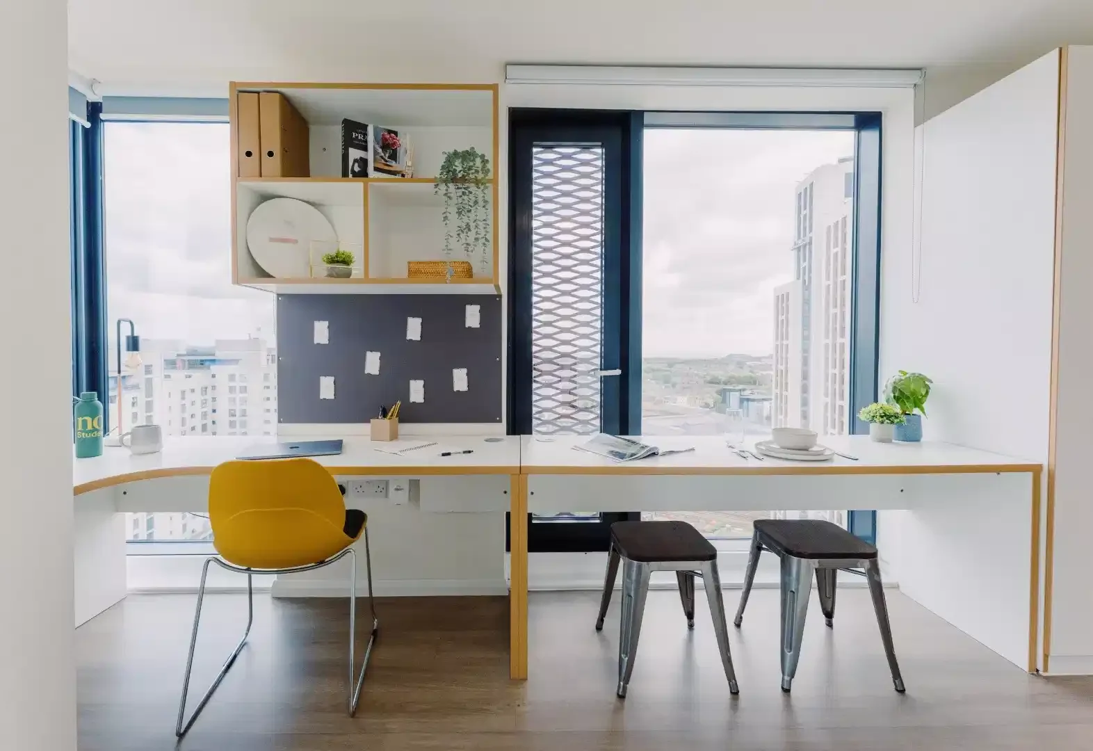 Cómodo estudio para vivir como estudiante en
