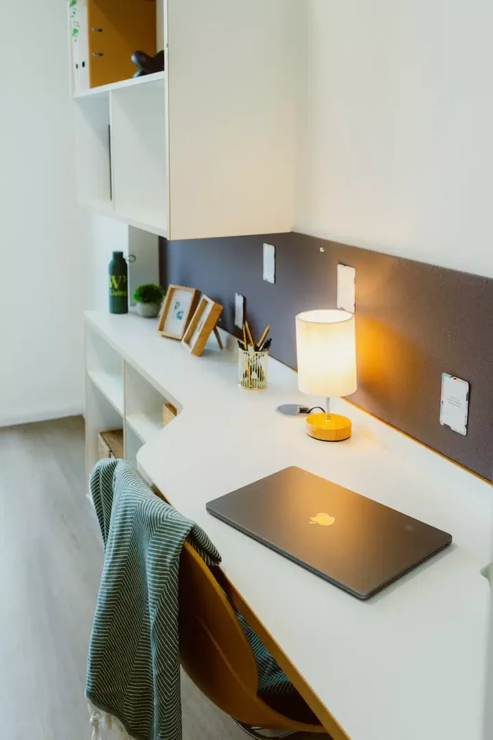 Economical student room with convenient location in