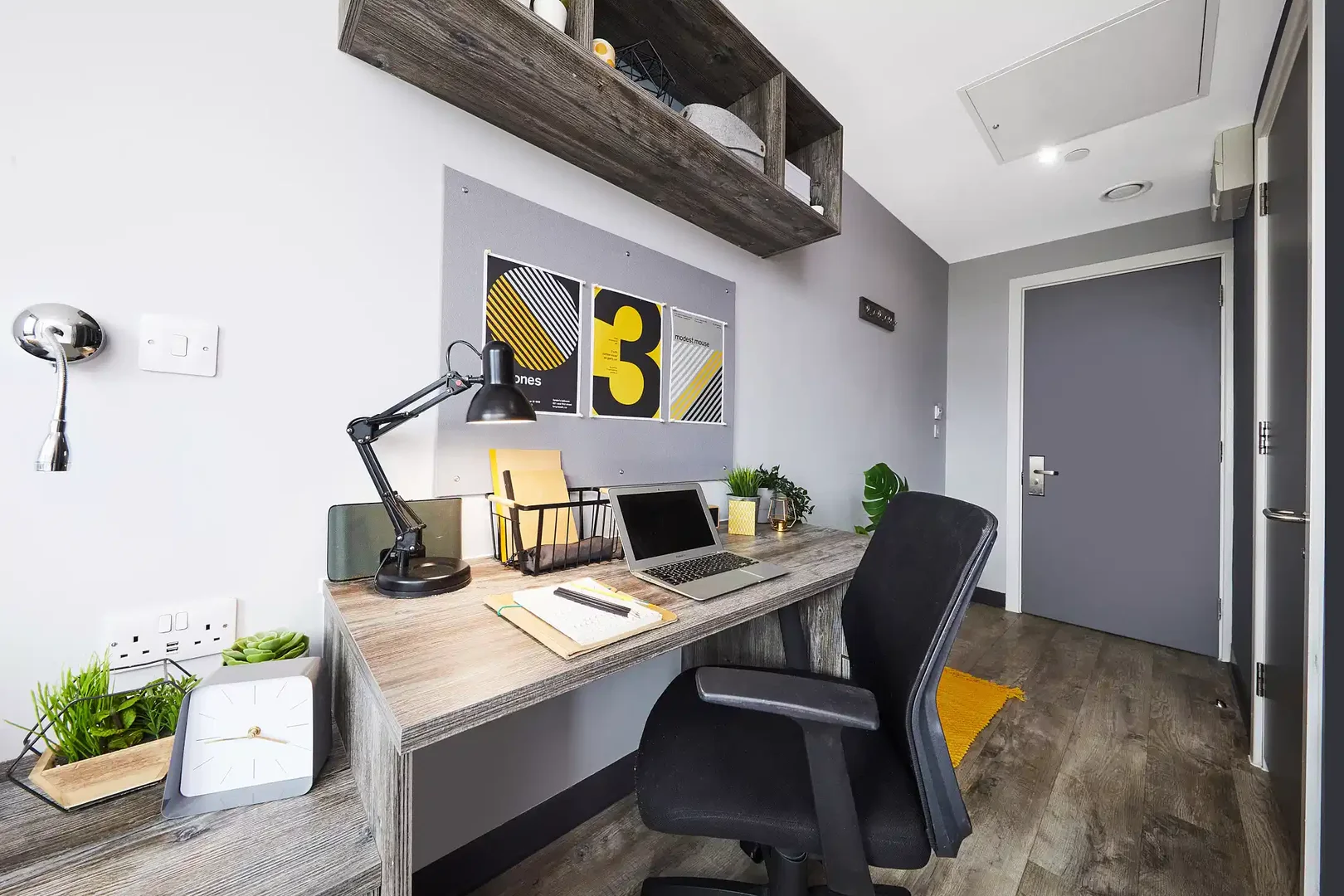 Bright and airy student room with easy university access in 