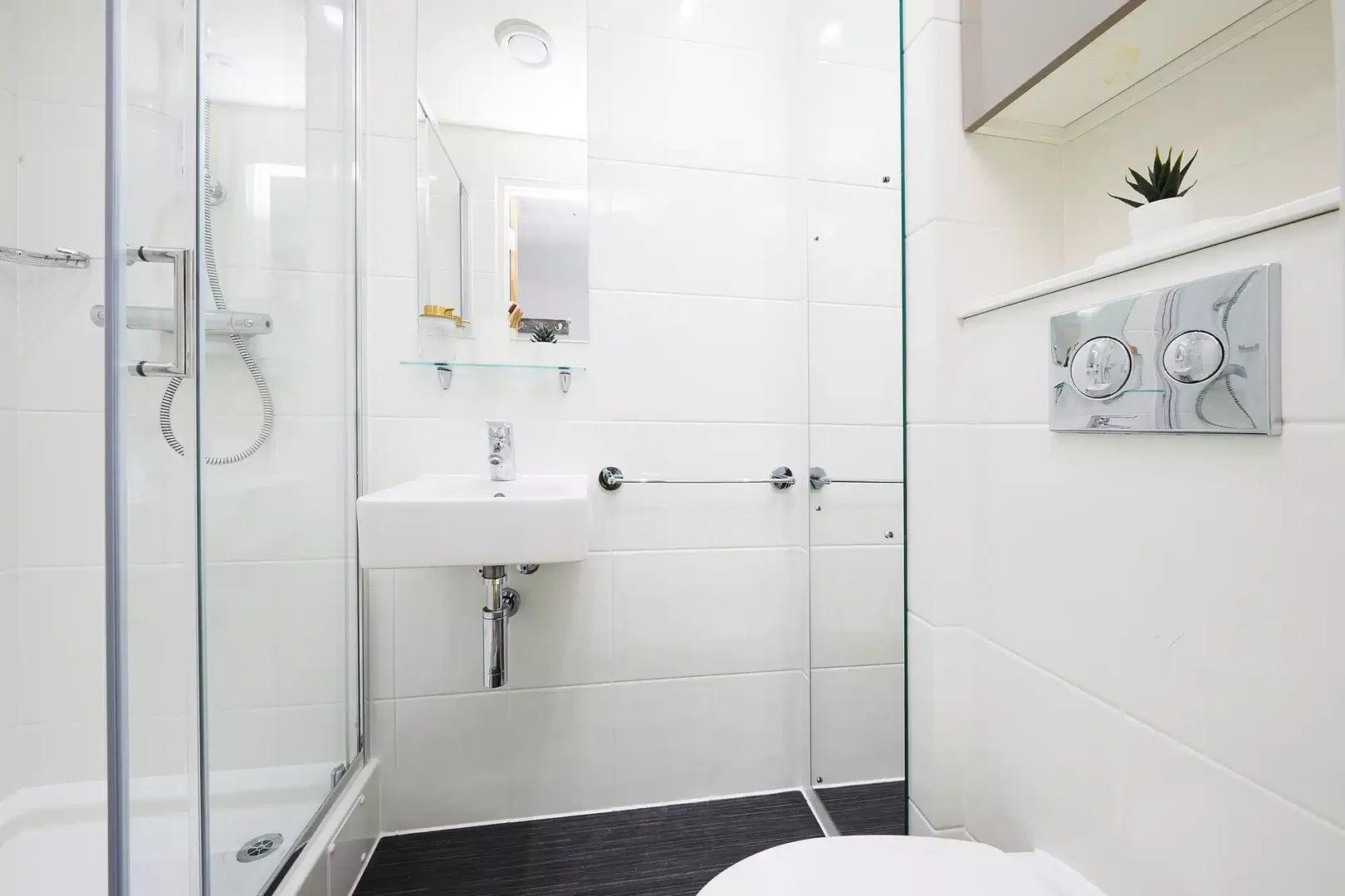 Affordable room for students with ample lighting in 