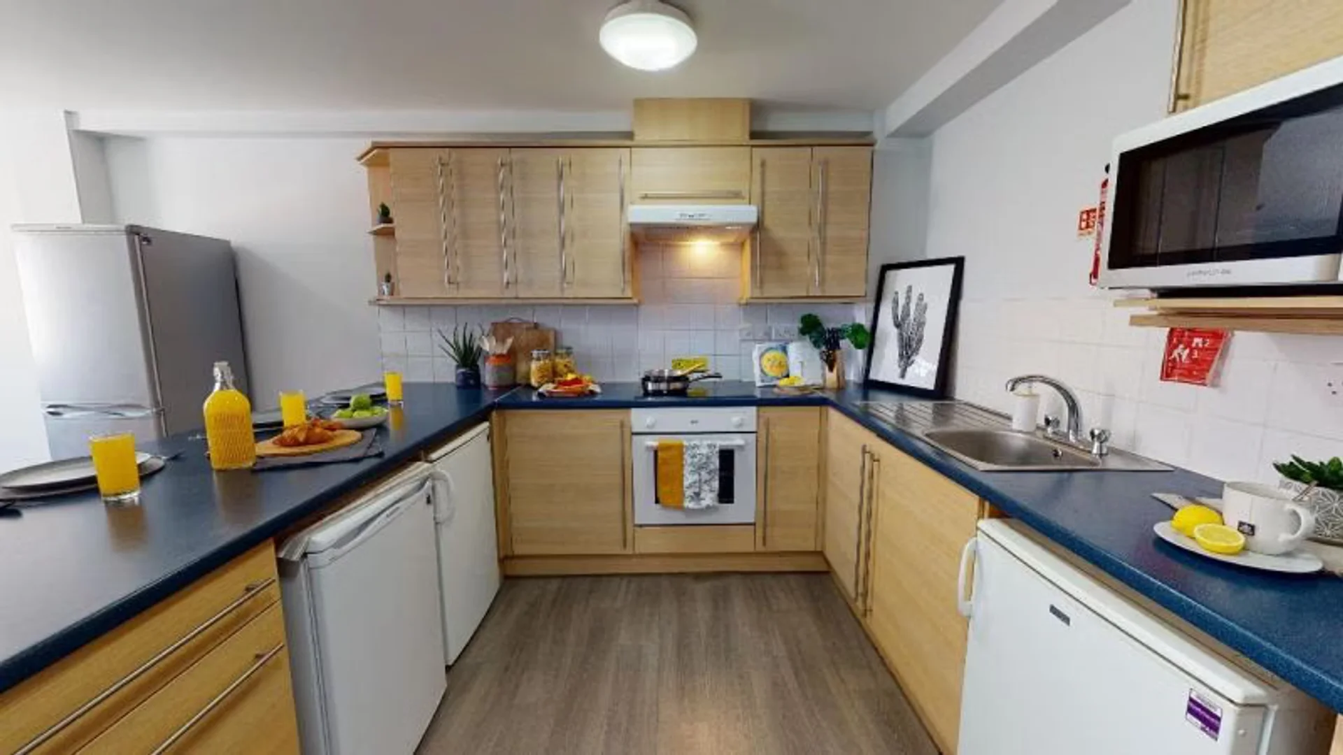 Economical student room with convenient location in 