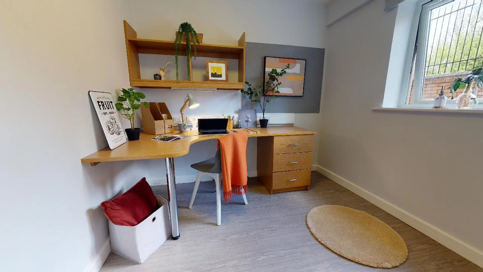 Student-friendly room in  with modern amenities