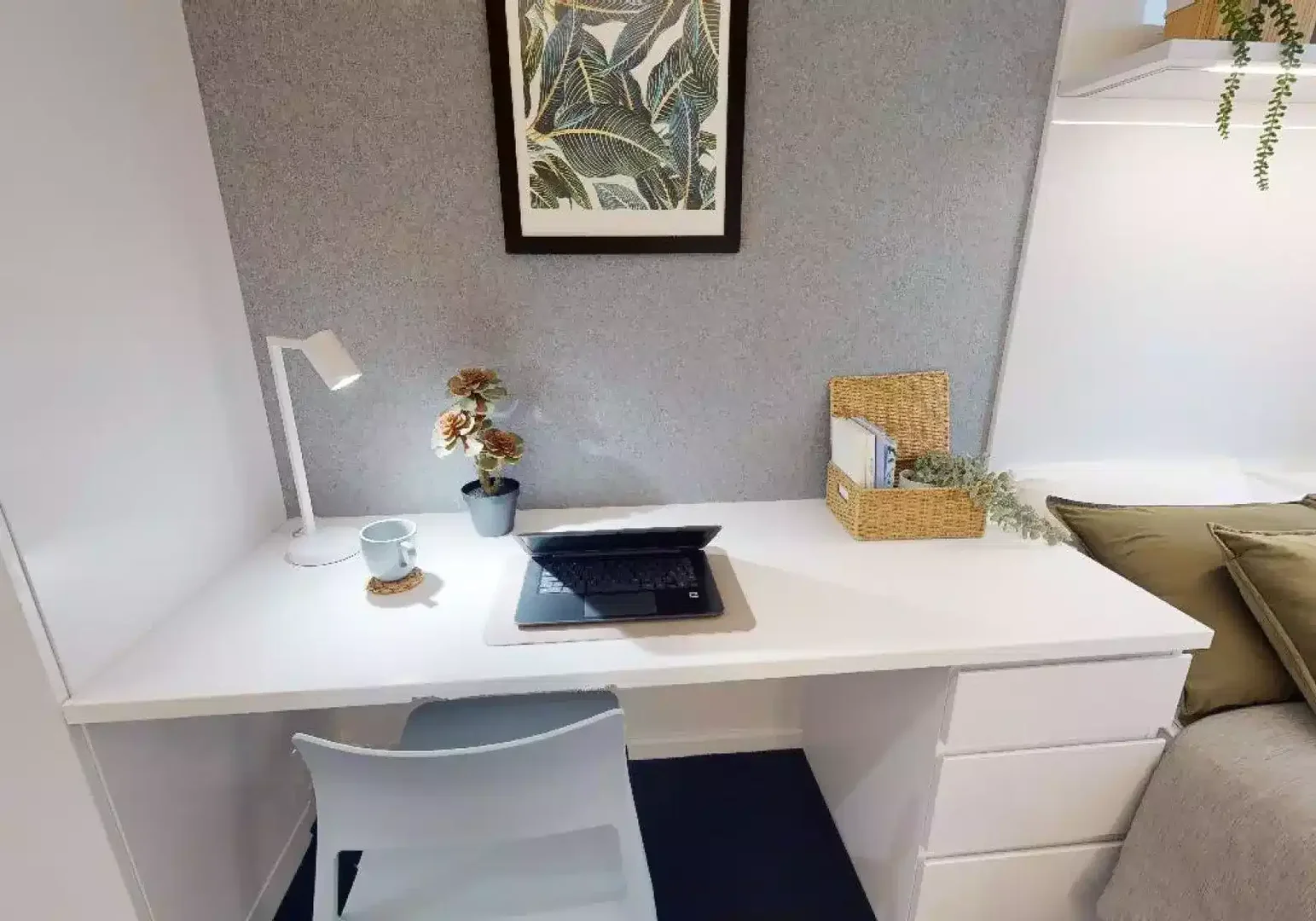 Economical student room with convenient location in 