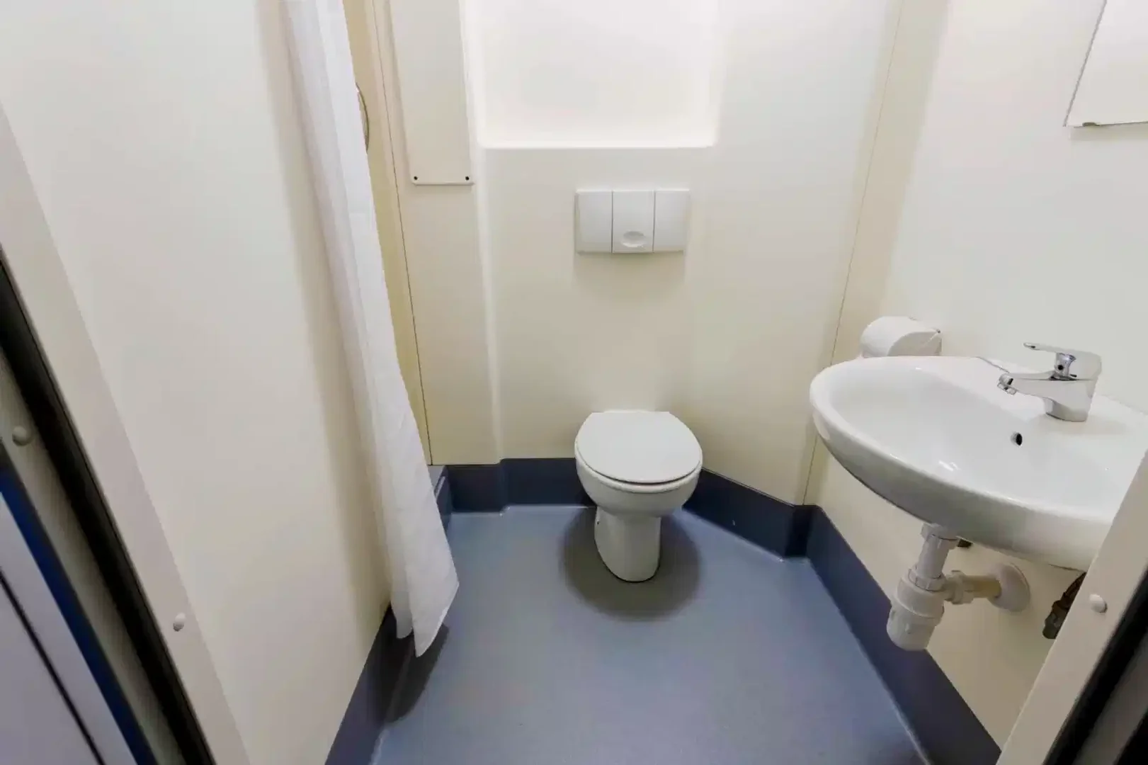 Habitación acogedora para estudiantes disponible en