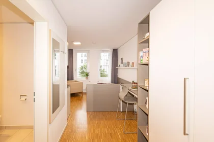 Monolocale in Mainzer Landstraße, immagine 3 di 49