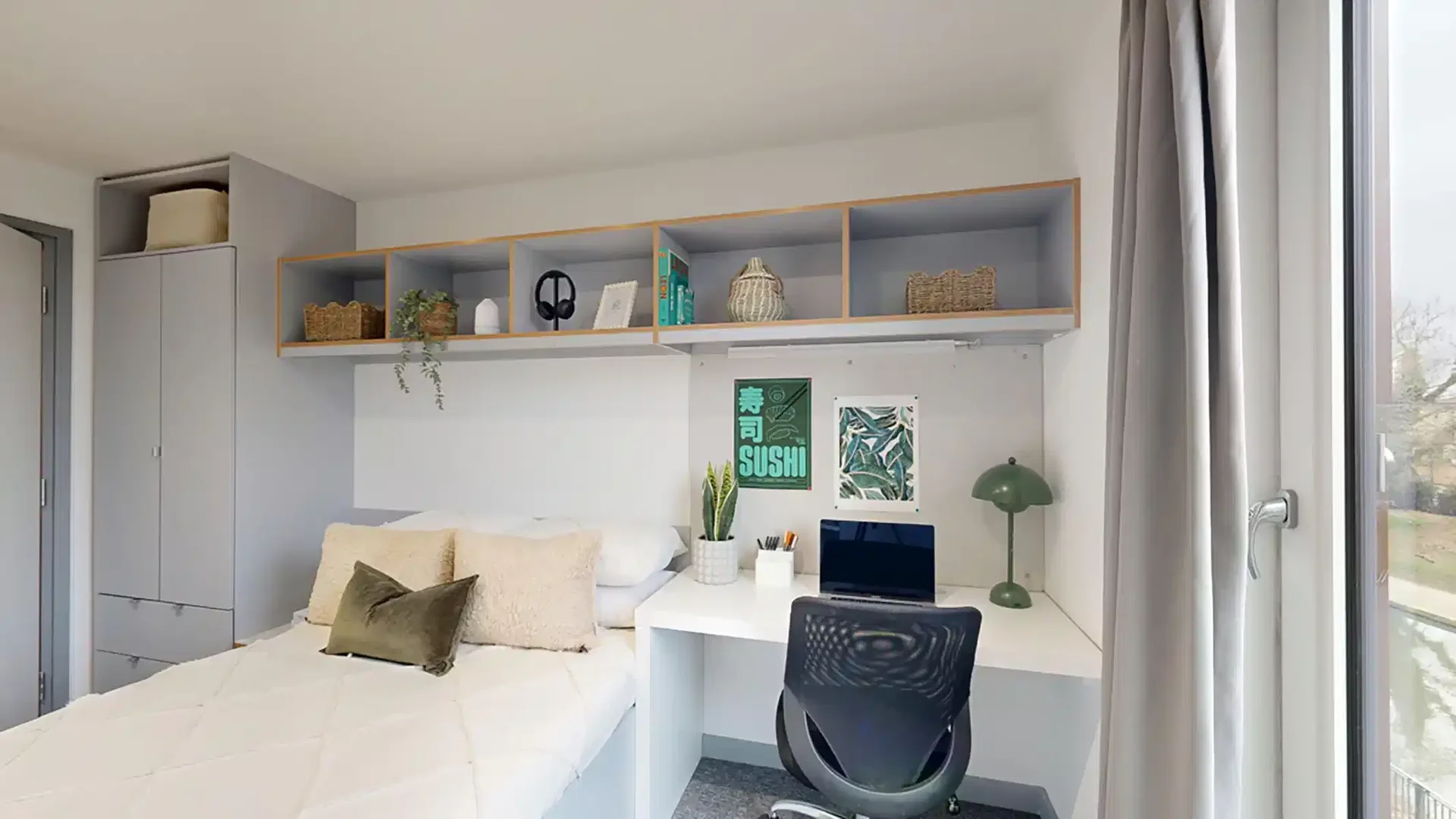 Bright and airy student room with easy university access in 