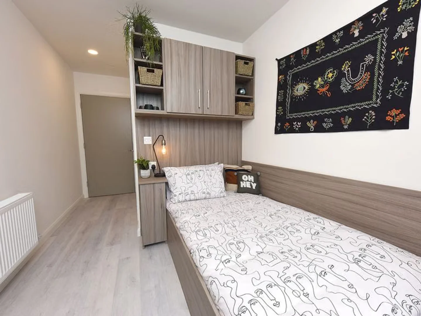 Zimmer in Studentenwohnung in  zu vermieten, voll möbliert