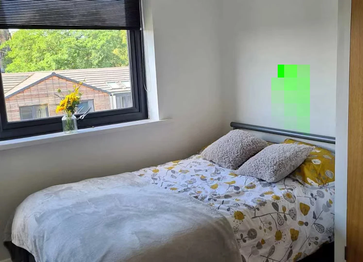 Functional student room perfect for studying in 
