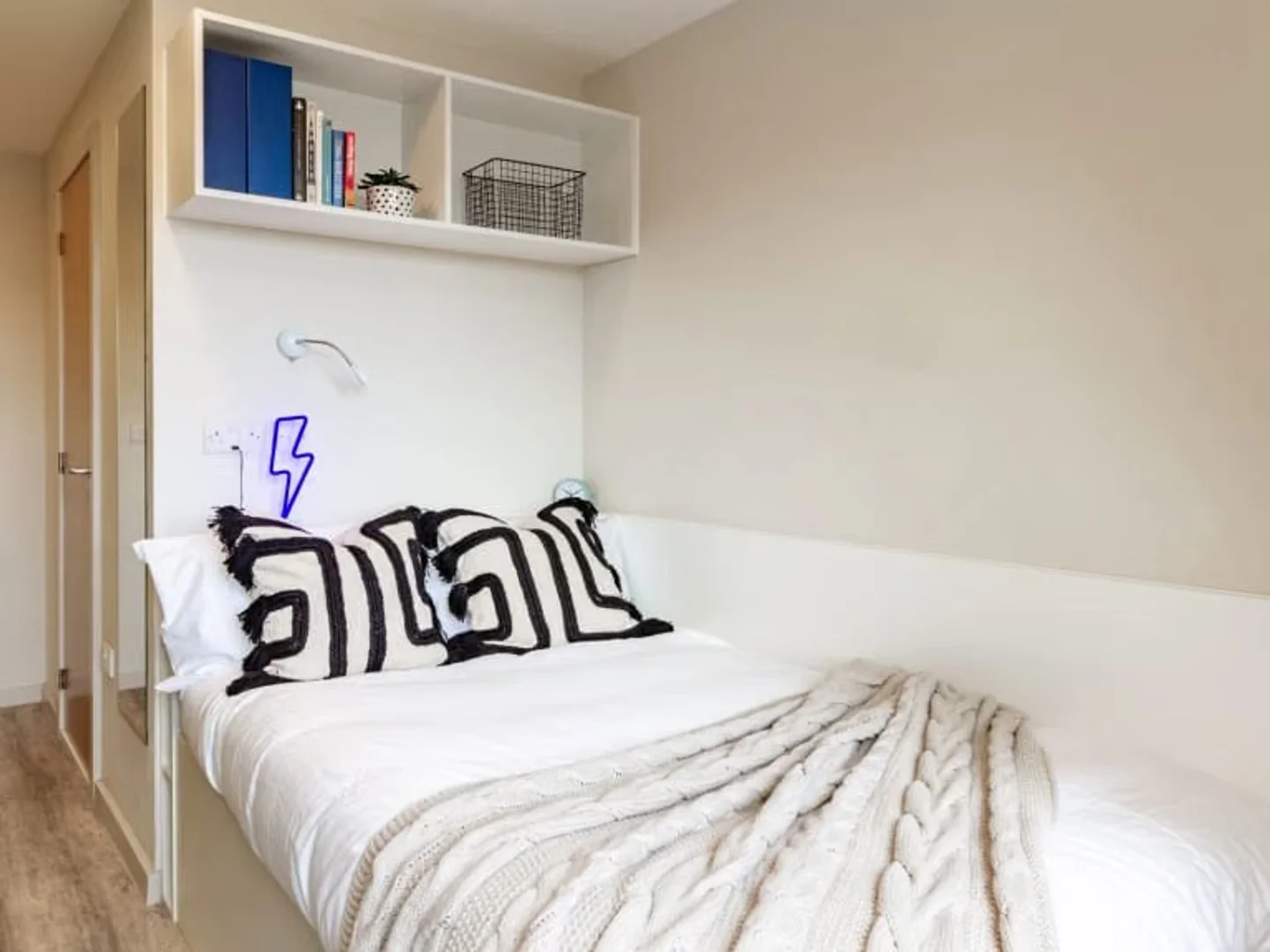 Funktionelles Studentenzimmer perfekt zum Studieren in 
