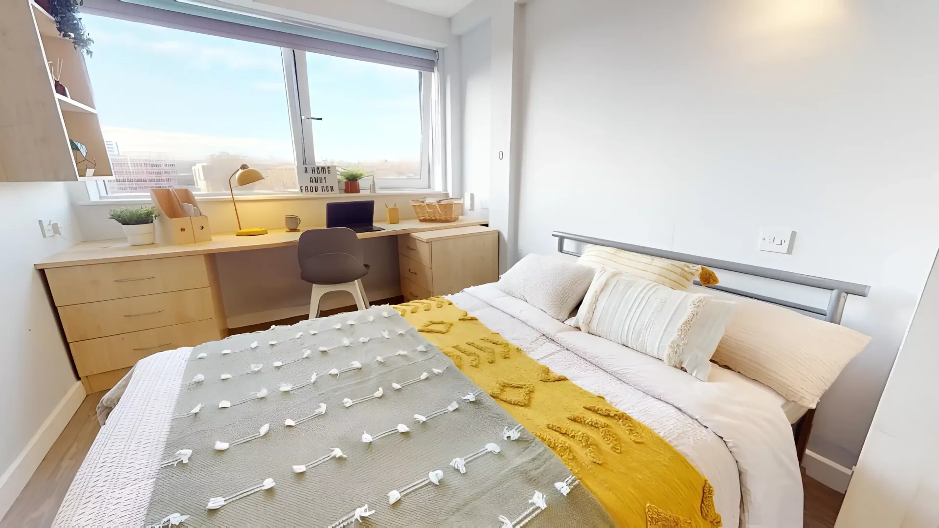 Chambre abordable pour les étudiants avec un bon éclairage dans 