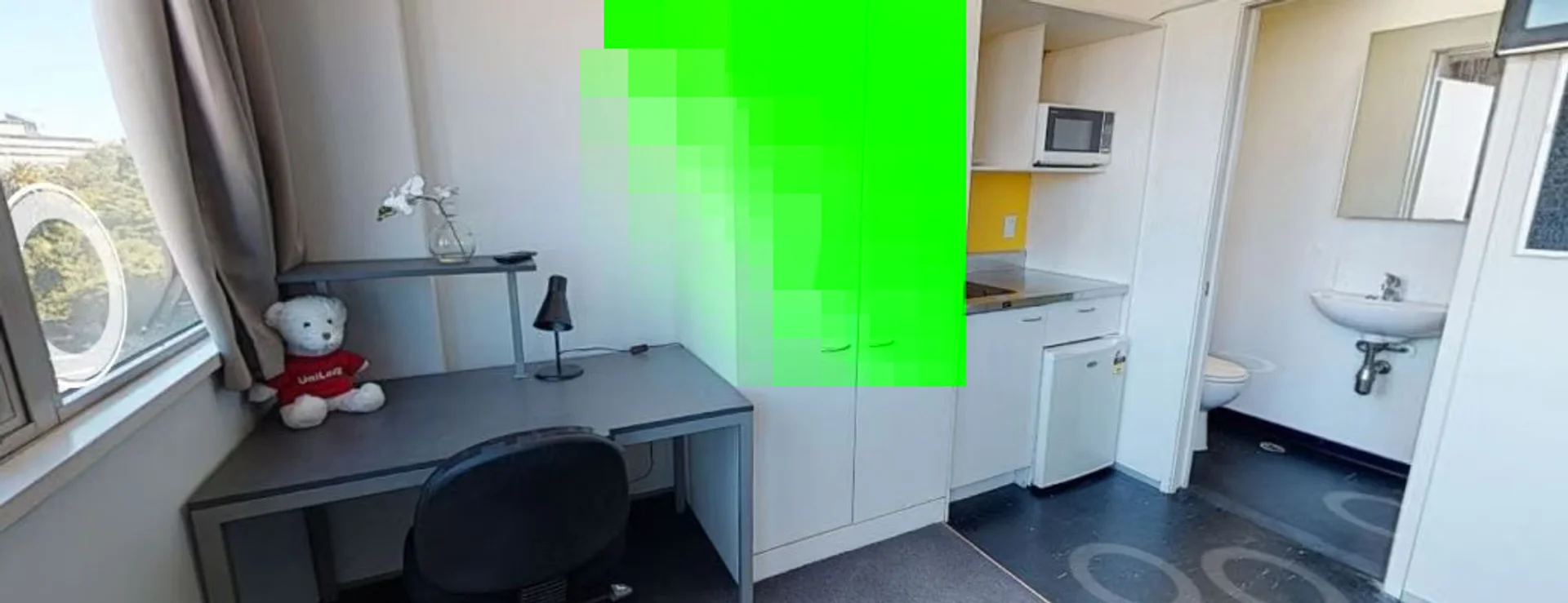 Self-contained studio for students in central 