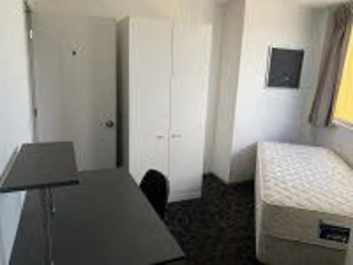 Habitación en apartamento estudiantil en alquiler en , completamente amueblado