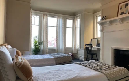 Quarto privado em California Street, imagem 14 de 15