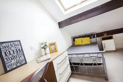 Private room at Cross Lane, image 1 of 10