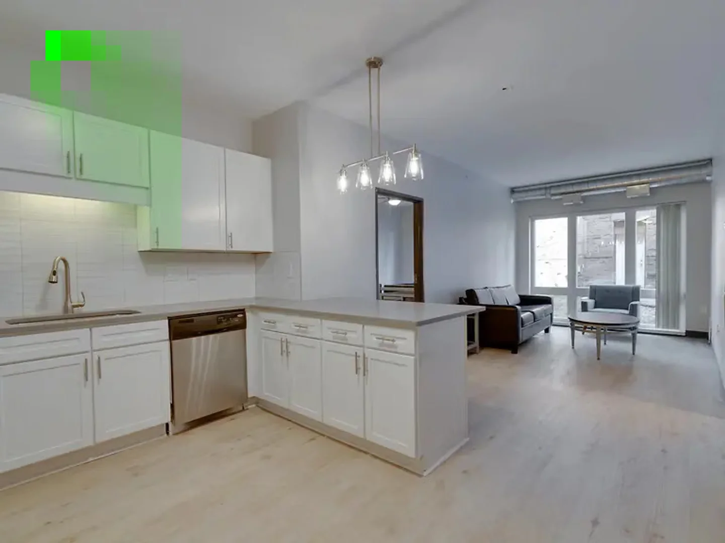 'da üniversiteye kolay erişime sahip aydınlık ve havadar öğrenci odası