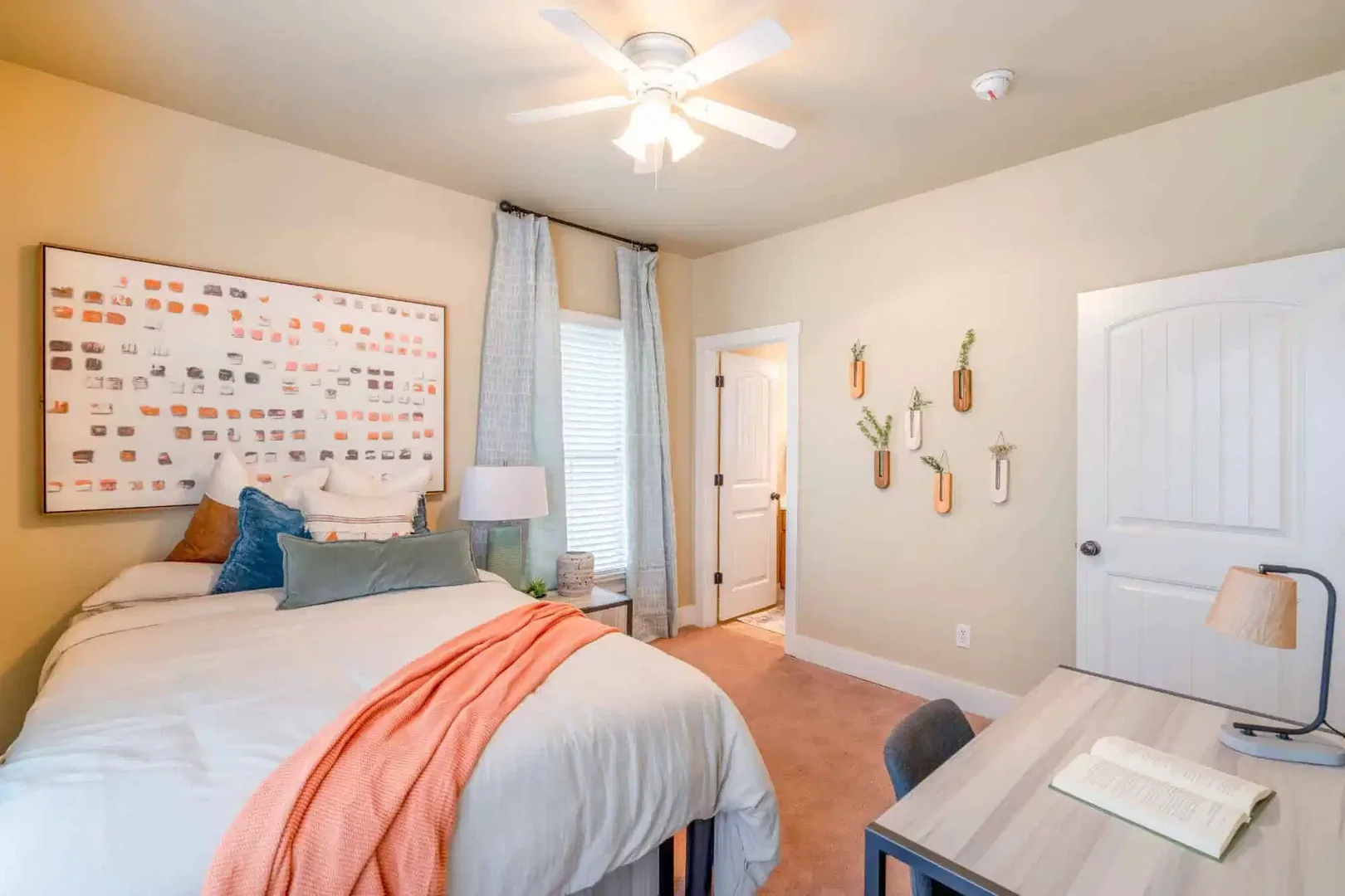 Habitación en apartamento estudiantil en alquiler en , completamente amueblado