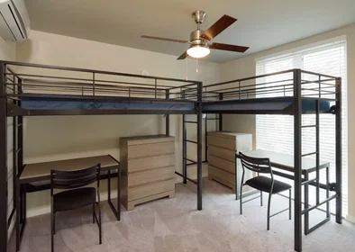 Quarto privado em Milvia Street, imagem 1 de 10