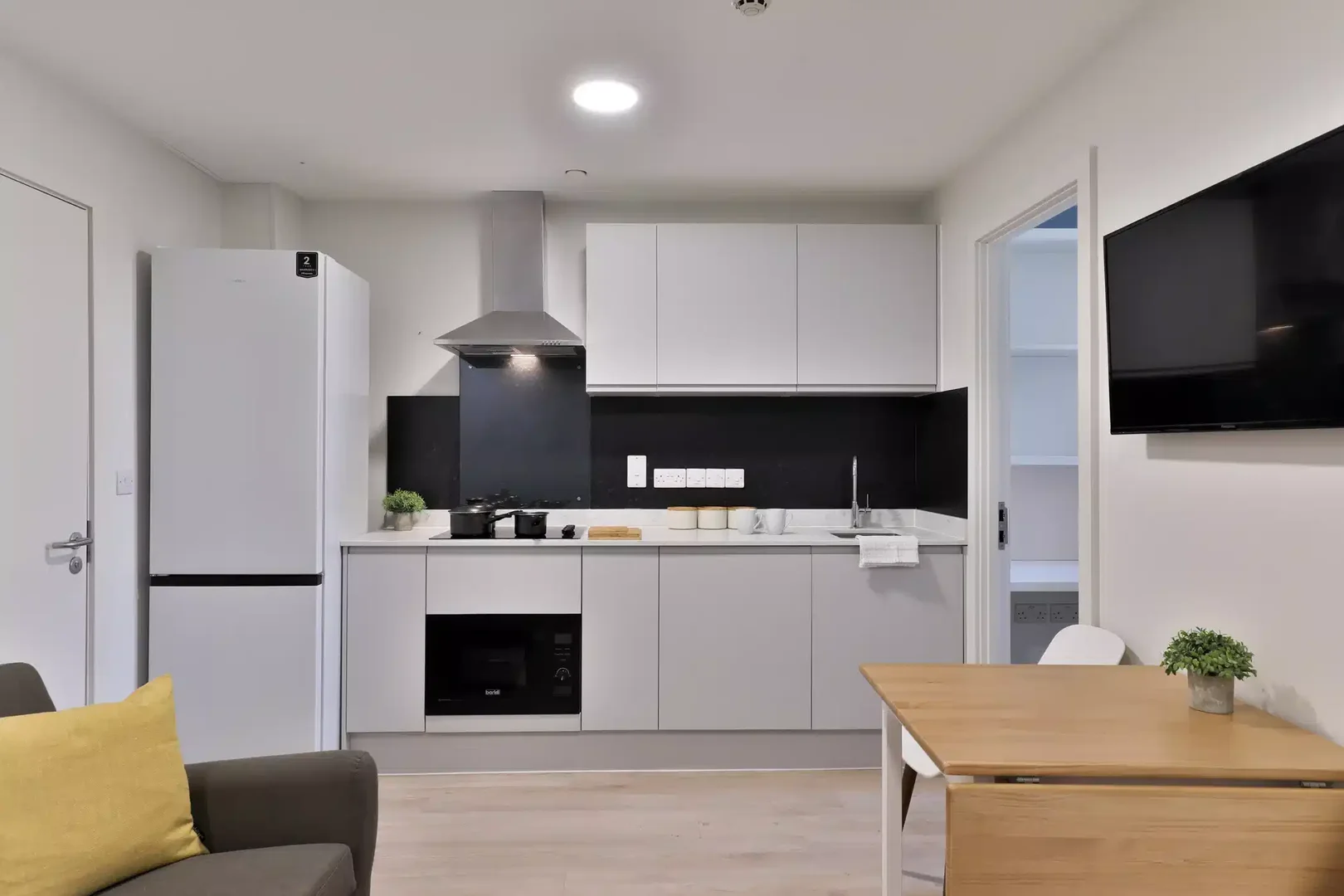 Chambre d'étudiant à avec espace d'étude et installations communes