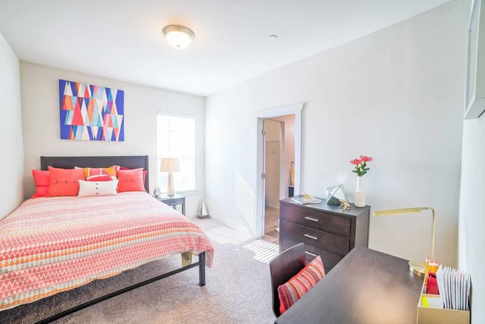 Quarto amigo do estudante em com comodidades modernas